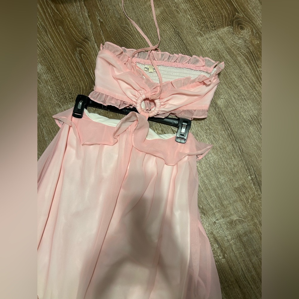 Fancy D boutique, main strip “Laura” Ombre ruffle detail
Cut out maxi dress - Picture 8 of 12